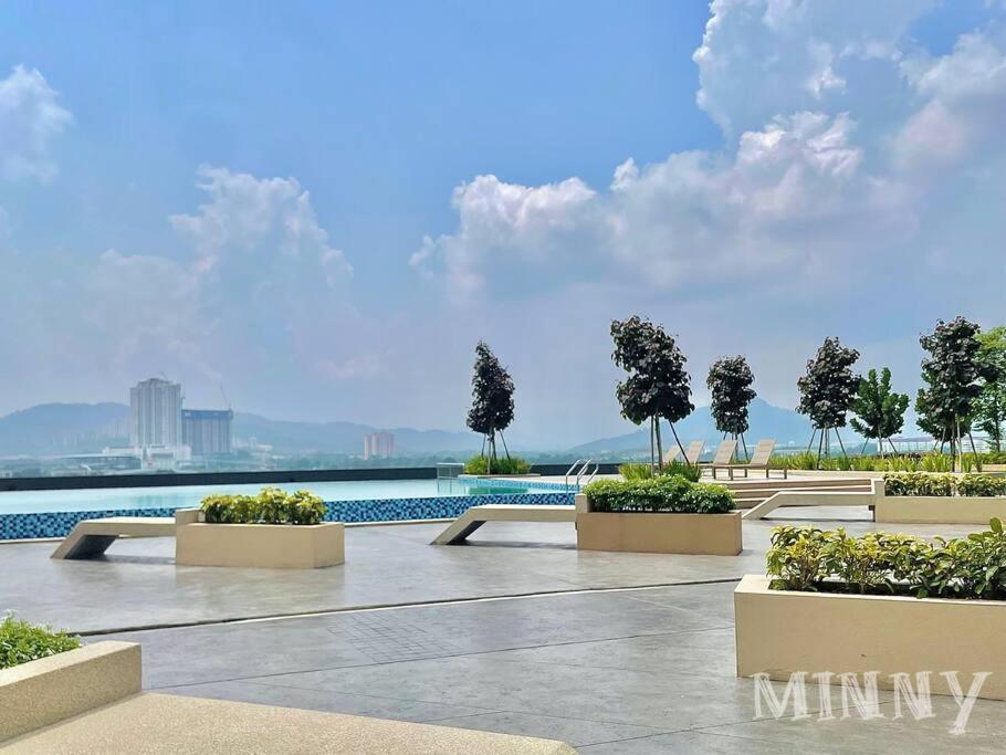 Netizen Near Mrt Couple Balcony Suite #31 Kampong Bukit Dukong Dış mekan fotoğraf