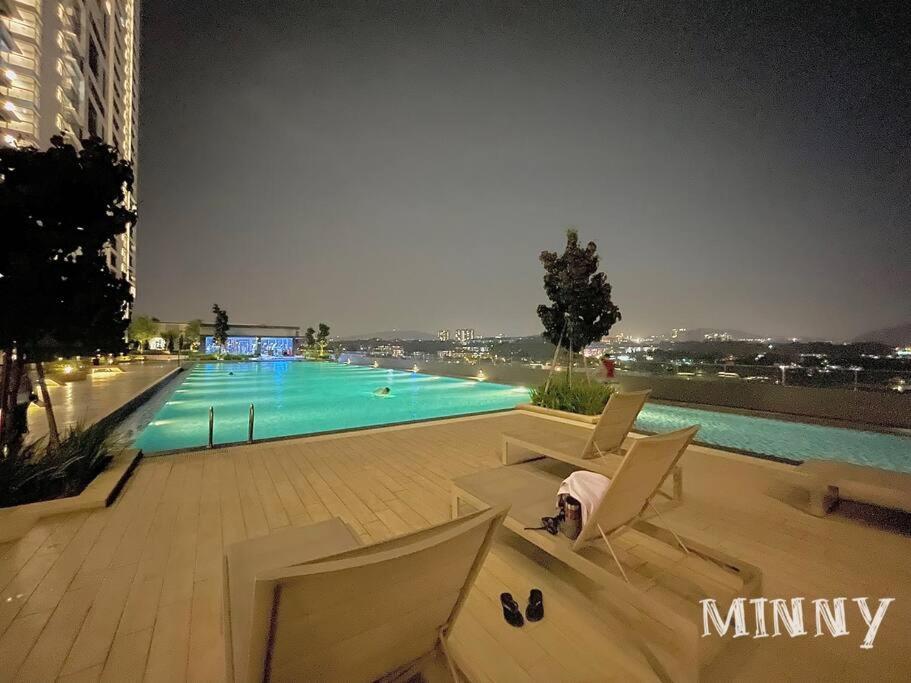 Netizen Near Mrt Couple Balcony Suite #31 Kampong Bukit Dukong Dış mekan fotoğraf