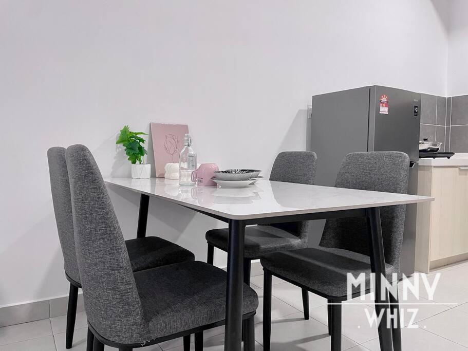 Netizen Near Mrt Couple Balcony Suite #31 Kampong Bukit Dukong Dış mekan fotoğraf