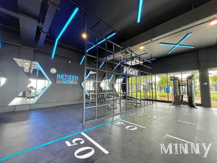Netizen Near Mrt Couple Balcony Suite #31 Kampong Bukit Dukong Dış mekan fotoğraf