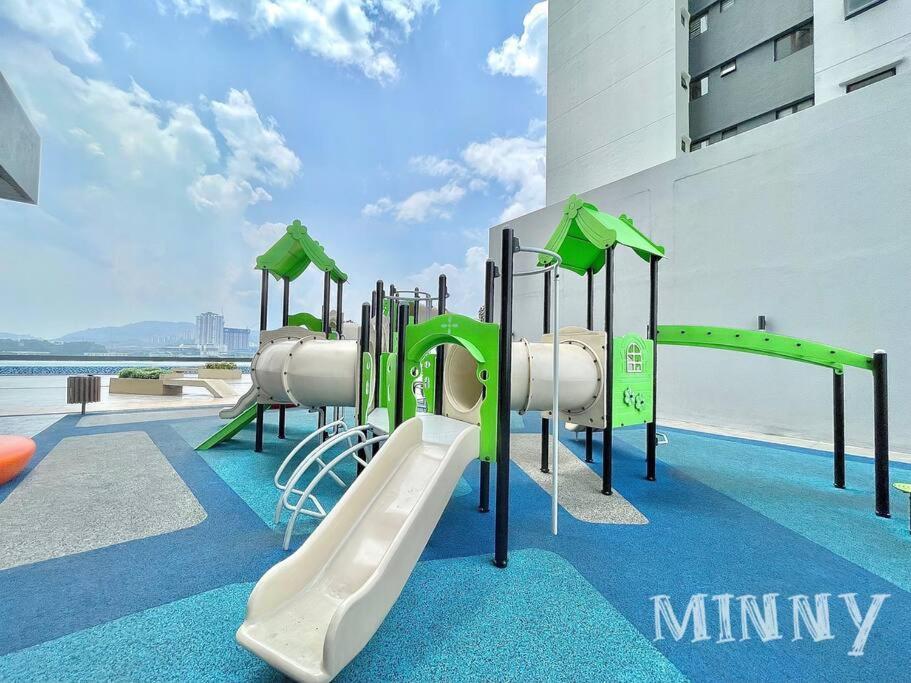 Netizen Near Mrt Couple Balcony Suite #31 Kampong Bukit Dukong Dış mekan fotoğraf