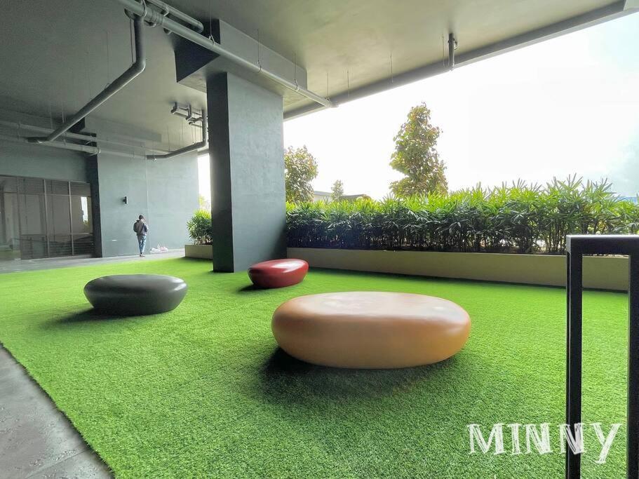 Netizen Near Mrt Couple Balcony Suite #31 Kampong Bukit Dukong Dış mekan fotoğraf