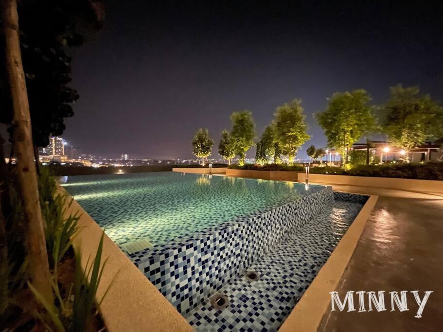 Netizen Near Mrt Couple Balcony Suite #31 Kampong Bukit Dukong Dış mekan fotoğraf